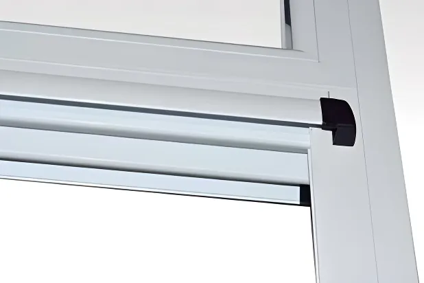 Puerta balcón corrediza 2 hojas con paño fijo superior, color blanco brillante (detalle)