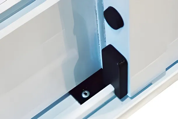 Puerta balcón corrediza 2 hojas con paño fijo superior, color blanco brillante (detalle)
