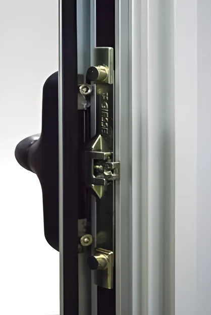 Ventana Oscilobatiente M3, color anodizado natural (detalle)