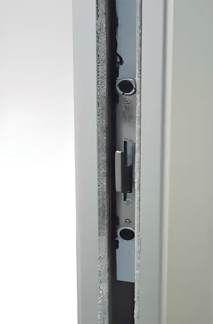 Puerta Balcón M7, color anodizado natural (detalle)