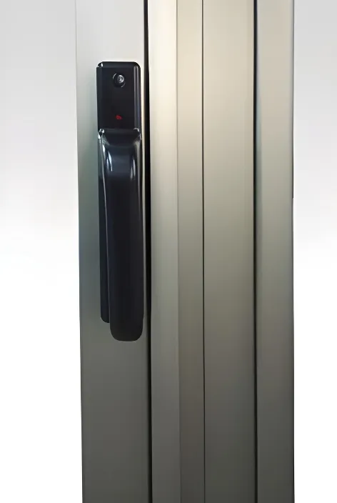 Puerta balcón corrediza, color anodizado peltre (detalle)