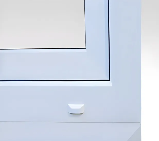 Paño fijo con ventana rebatible, color blanco (detalle)