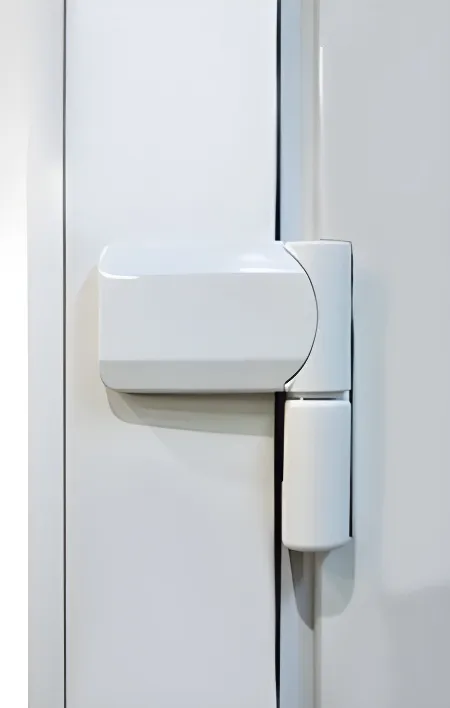 Puerta hoja y media totalmente vidriada, color blanco (detalle)