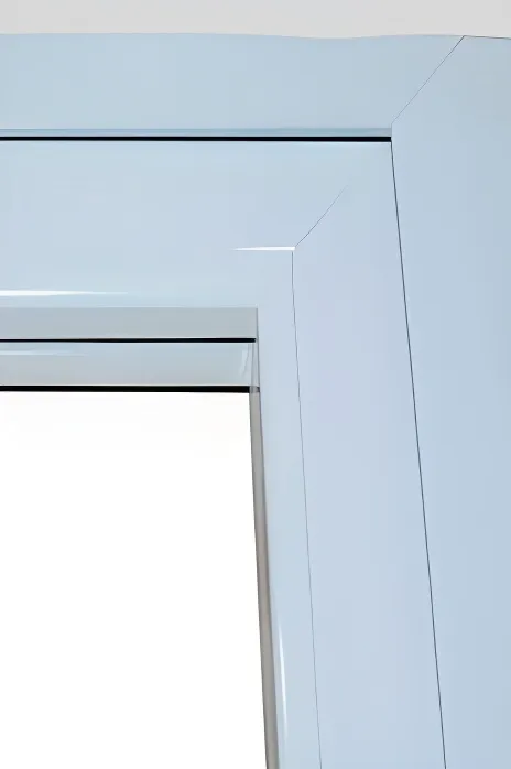 Portón levadizo aluminio Línea Módena con puerta de escape, color blanco (detalle)