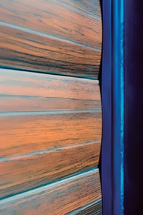 Portón enrollable de aluminio, lama 77mm, color símil madera (detalle)