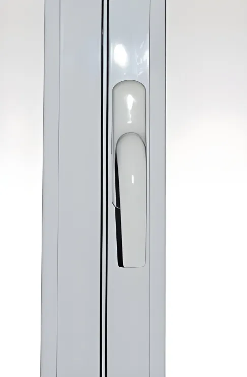 Ventana de rebatir con paño fijo acoplado, color blanco brillante (detalle)