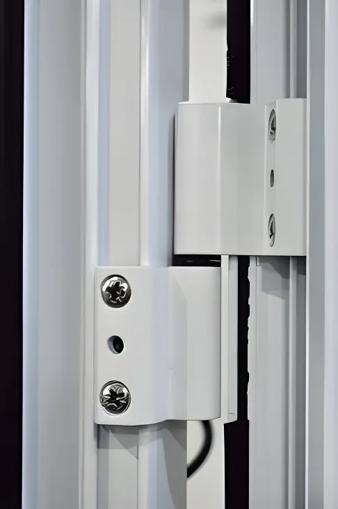 Ventana de rebatir con paño fijo acoplado, color blanco brillante (detalle)