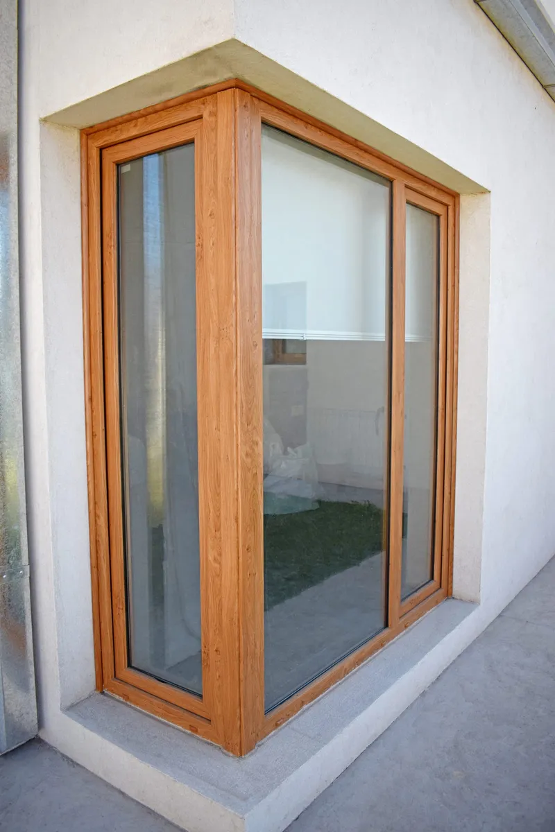 Ventana esquinera de PVC Winchester sin parante en el encuentro