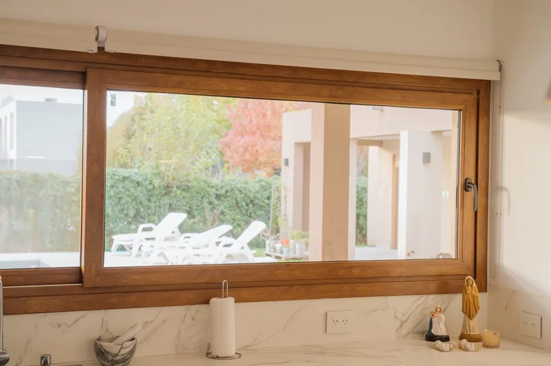Ventana corrediza de PVC Winchester con vista a la galería